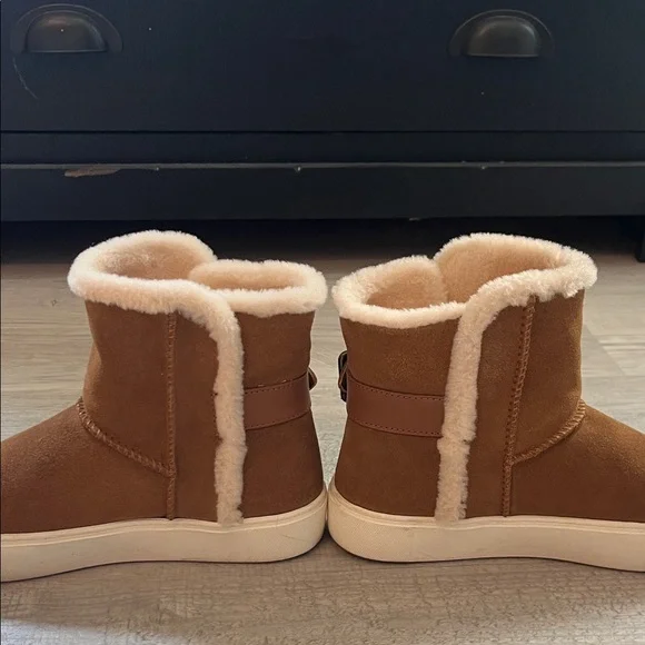 UGG Tan Suede Boots with Cream Shearling - Picture 4 of 4
